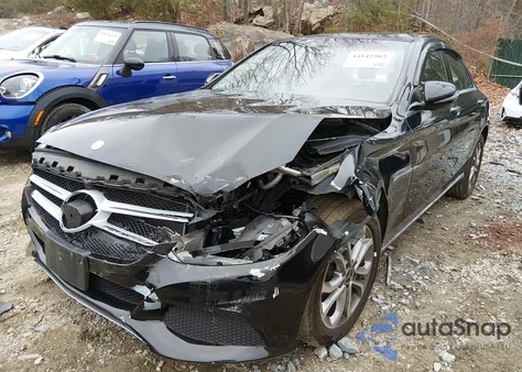 2016 Mercedes-Benz C 300 4Matic из США, поврежденный, VIN 55SWF4KB2GU114476